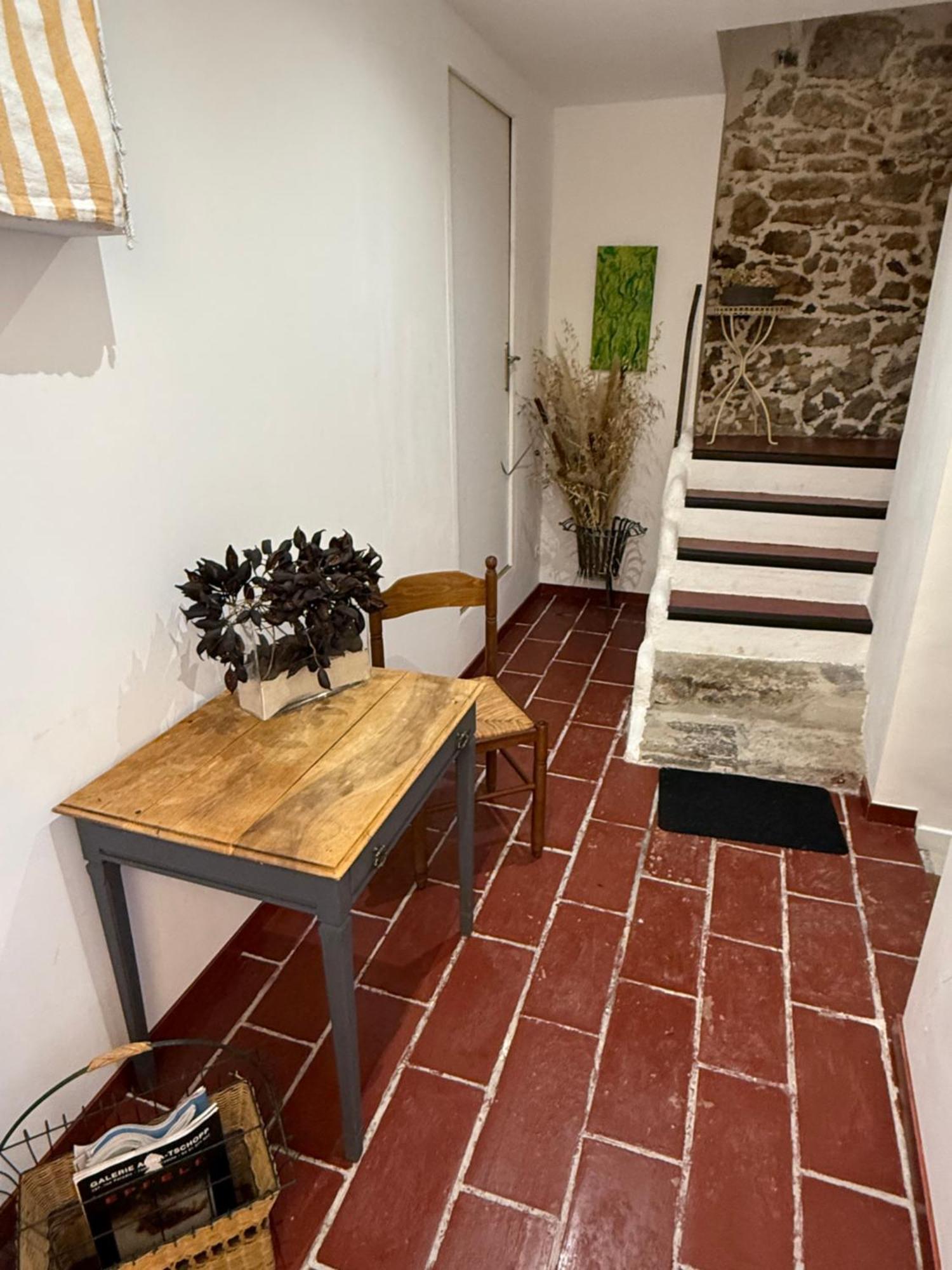 Le Viala, Studio Dans Le Centre Historique De Hyeres Bagian luar foto